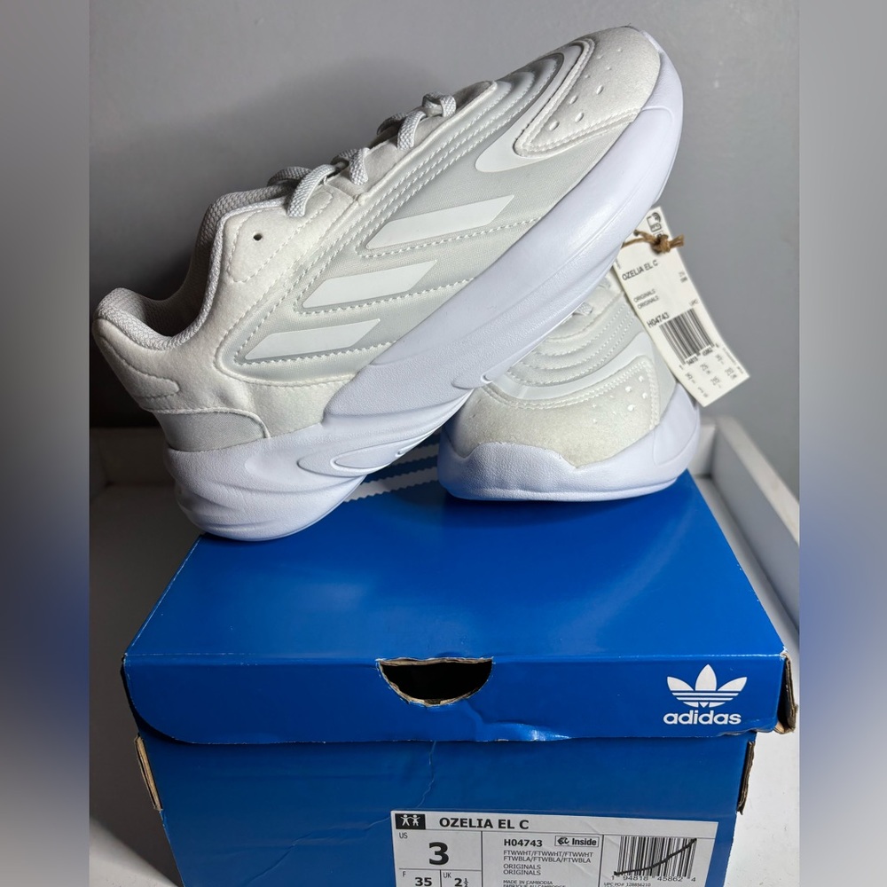 Adidas Ozelia - size 3Y